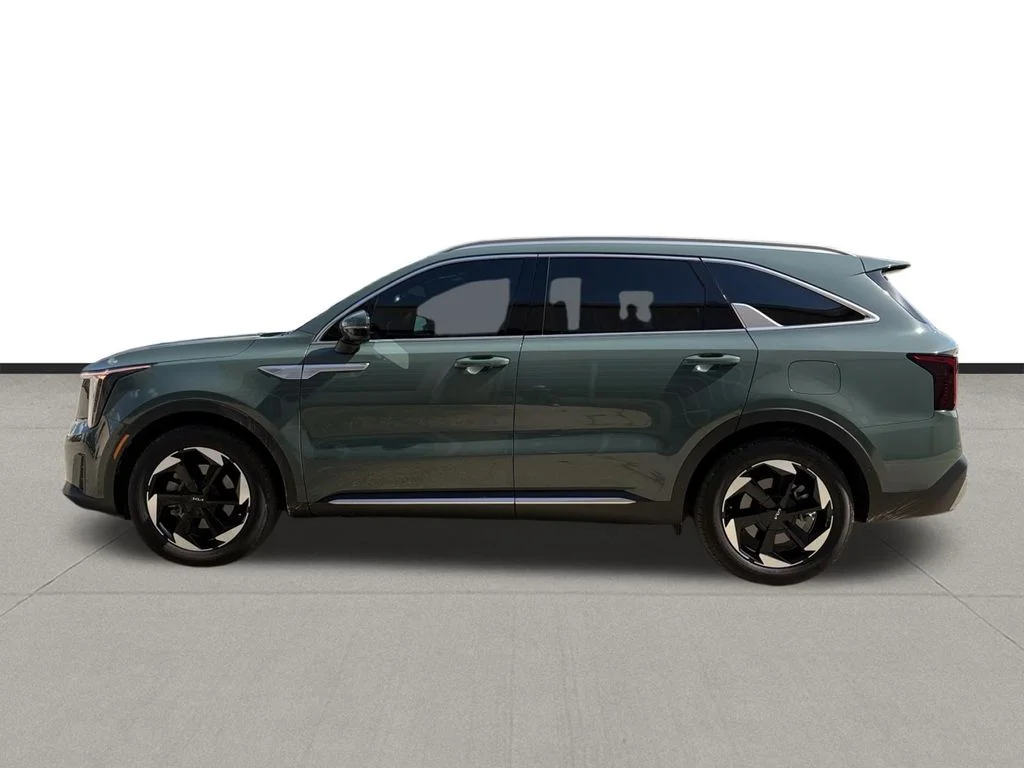 Used 2025 Cityscape Green Kia SX Prestige image 8