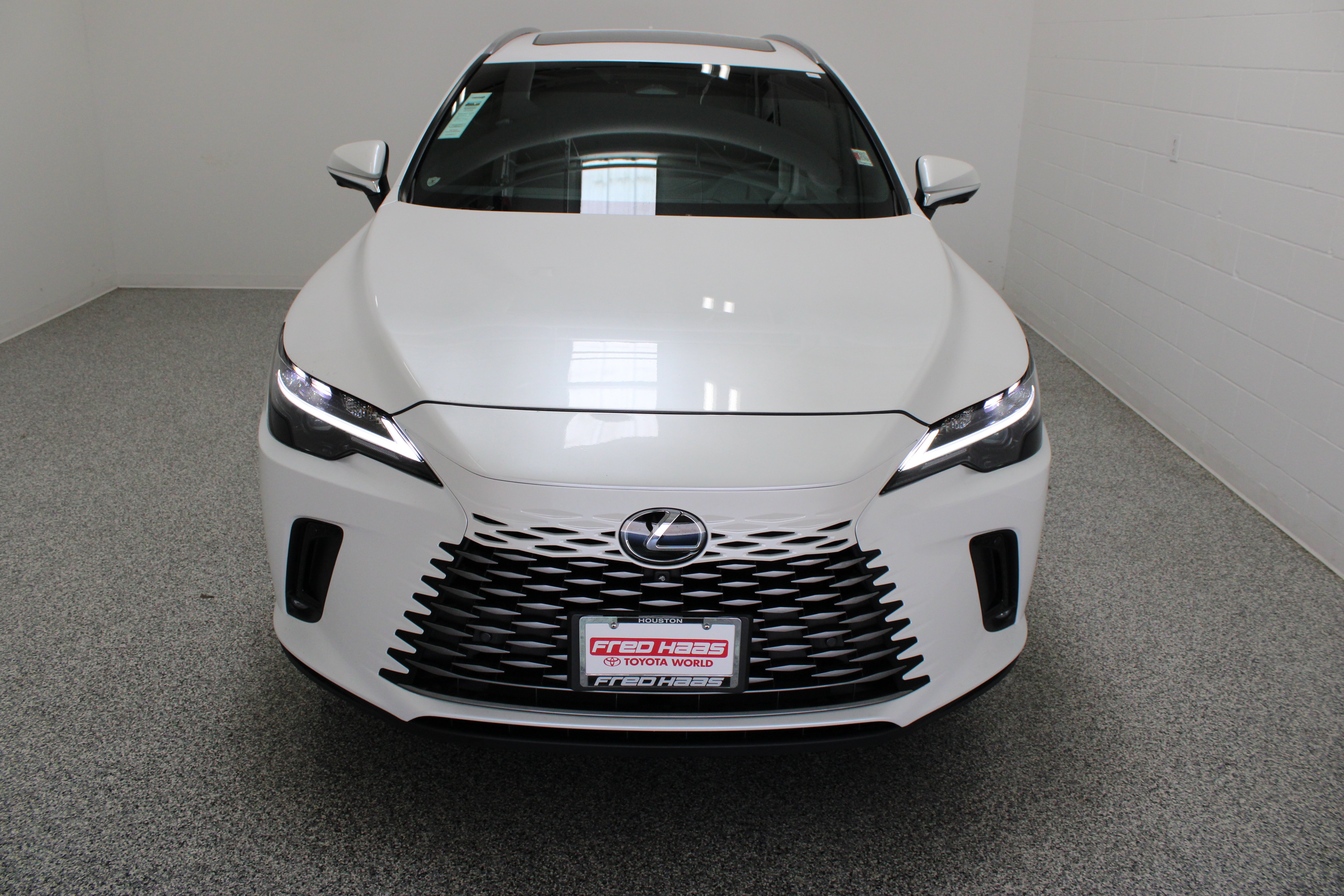 Used 2024 White Lexus RX 350 Premium Plus image 3