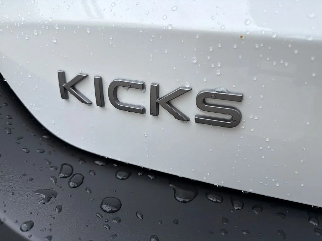 New 2026 Aspen White TriCoat / Super Black Two-tone Nissan SR image 10