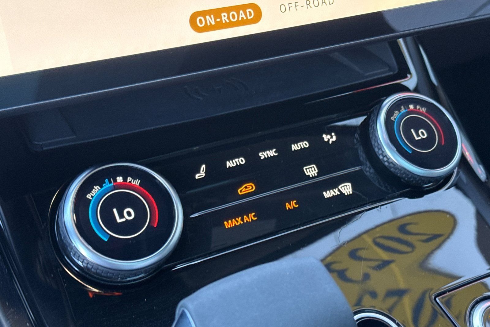 Used 2023 Gray Land Rover SE image 24