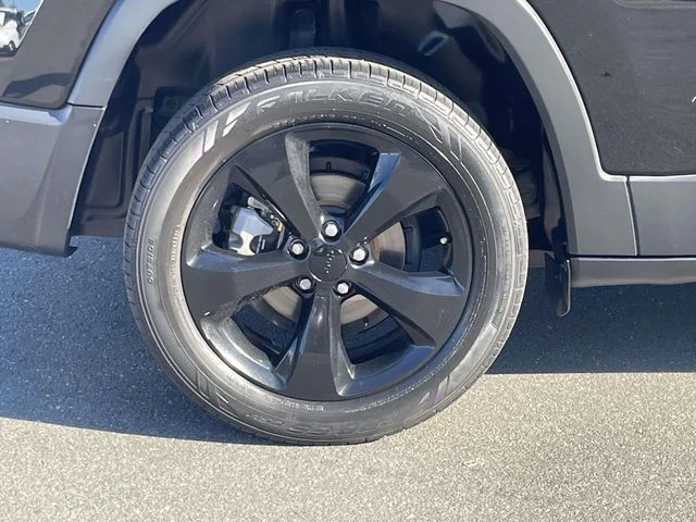 Certified Used 2019 Diamond Black Jeep Latitude Plus image 7