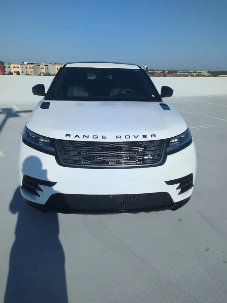Used 2026 Fuji White Land Rover Dynamic SE image 2