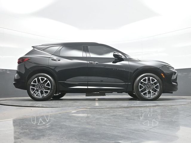 Used 2025 Black Chevrolet RS image 24