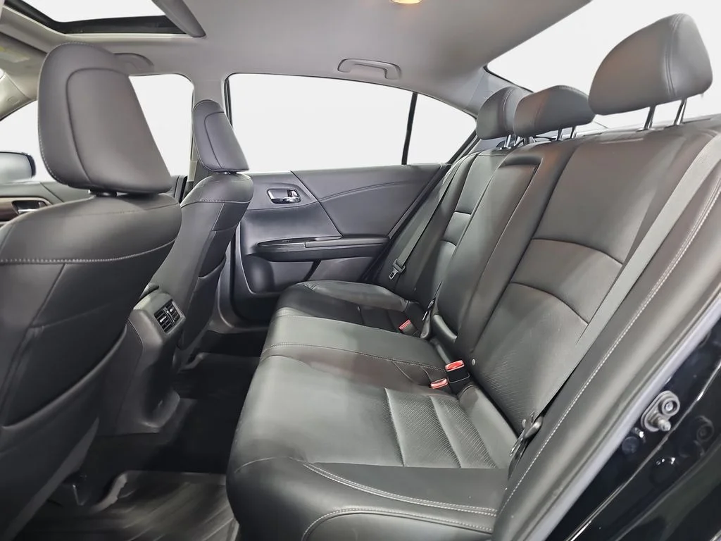 Used 2017  Honda EX-L image 12