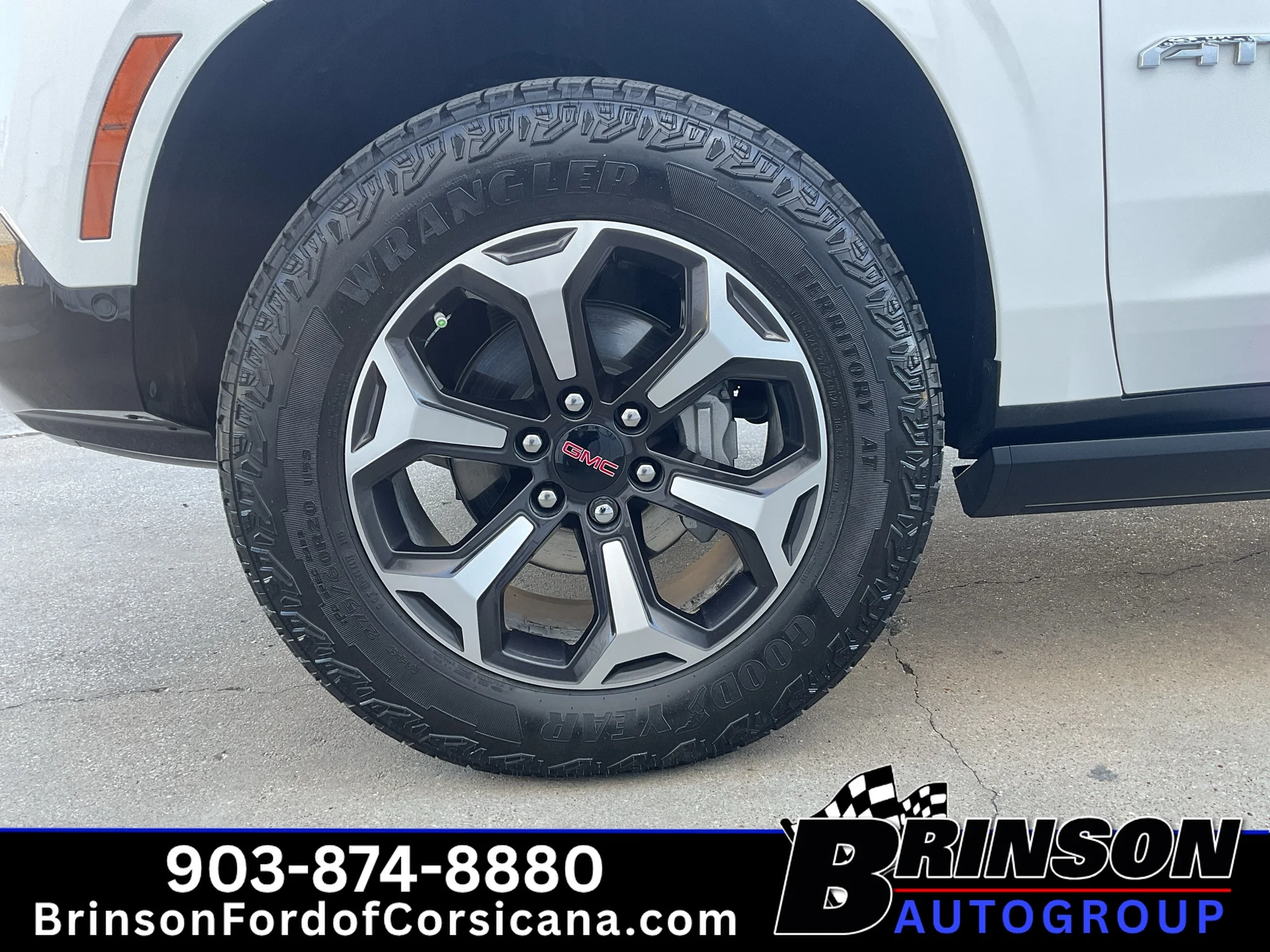 Used 2025 Summit White GMC AT4 Ultimate image 17