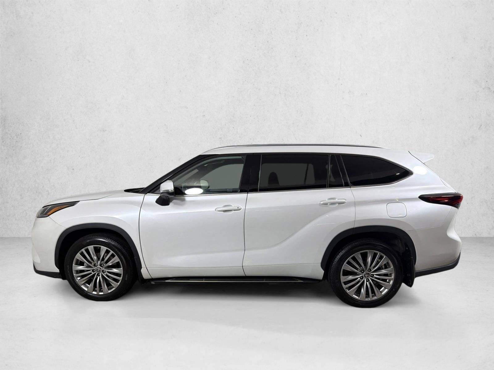 Used 2024 Wind Chill Pearl Toyota Platinum image 8