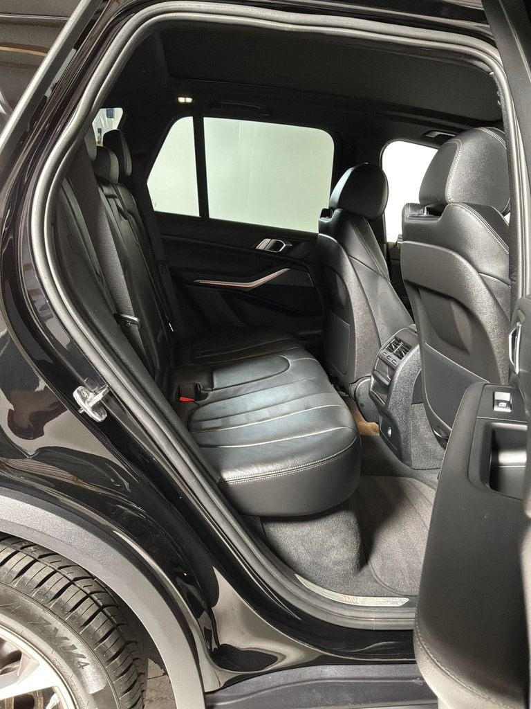 Used 2022 Black BMW xDrive40i image 16