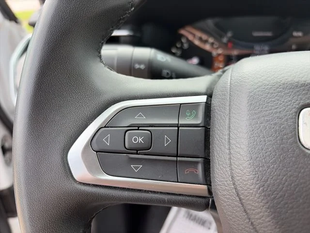 Used 2024 White Jeep Latitude image 19