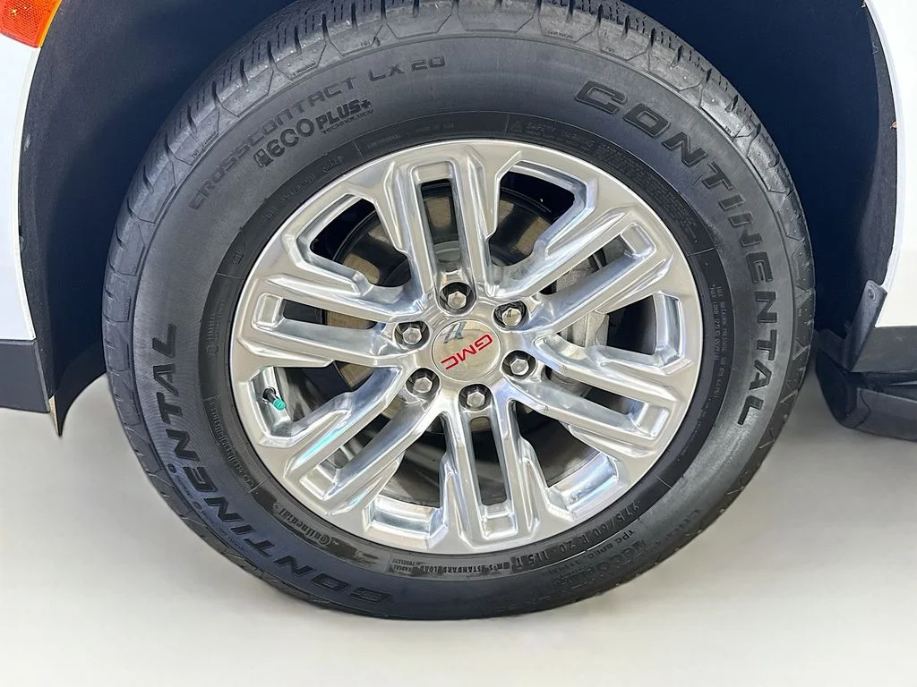 Used 2024 White GMC SLT image 40