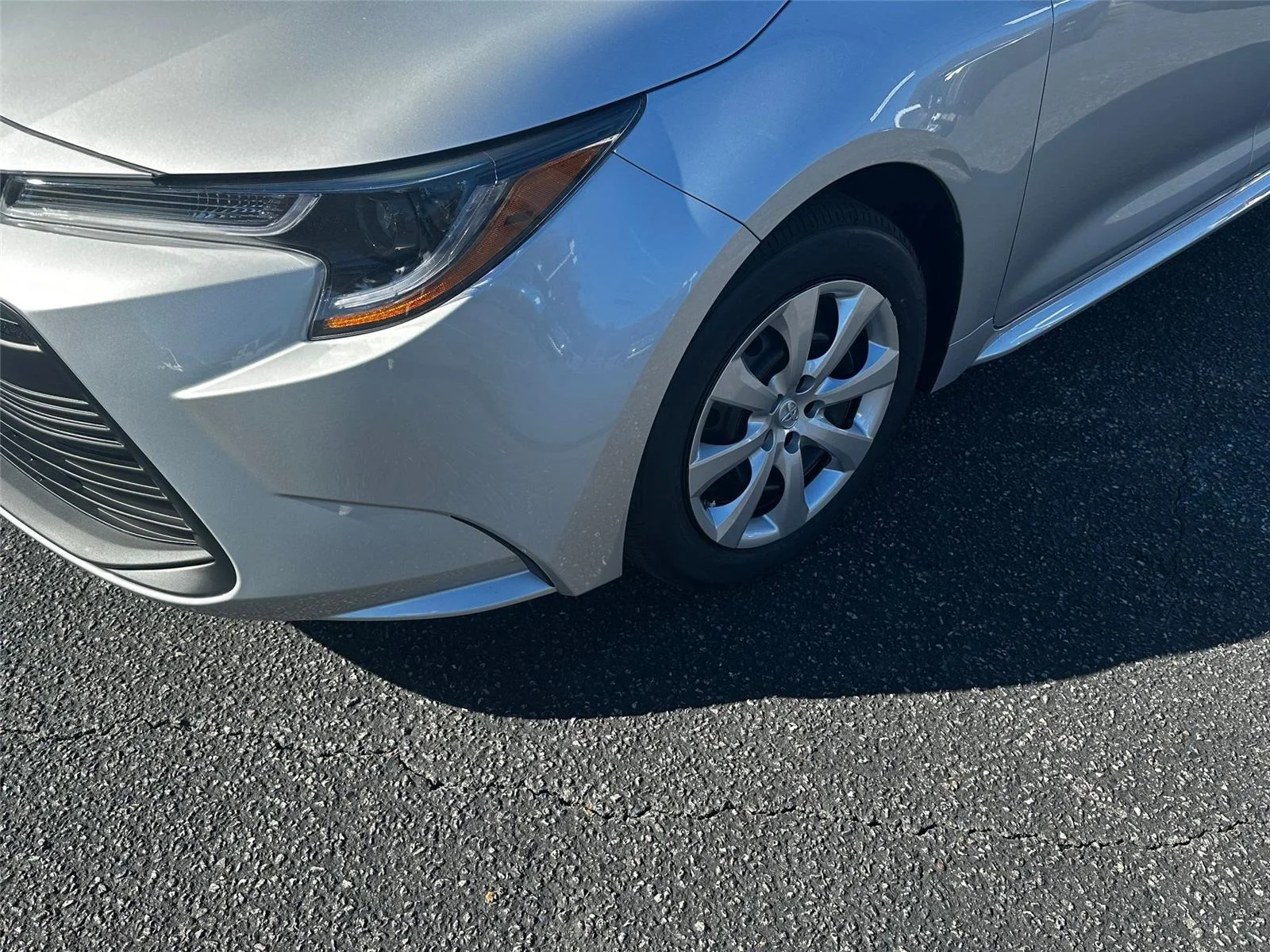 2025 Toyota Corolla LE - Photo 9