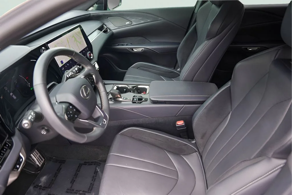 Used 2024 White Lexus 500h F SPORT Performance image 12