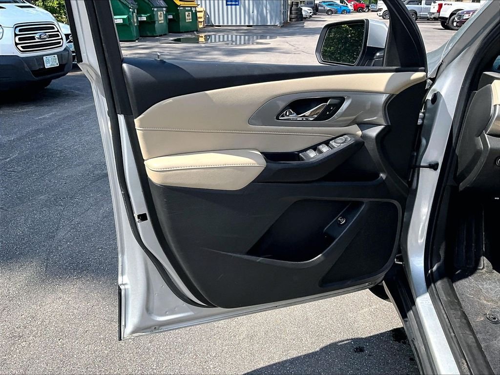Used 2022 Silver Ice Metallic Chevrolet LT Leather image 9
