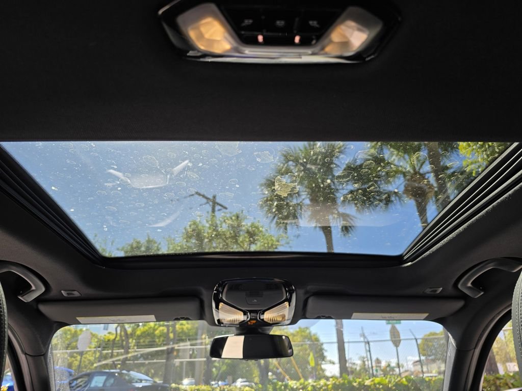 2025 BMW 3 Series 330i - Photo 10