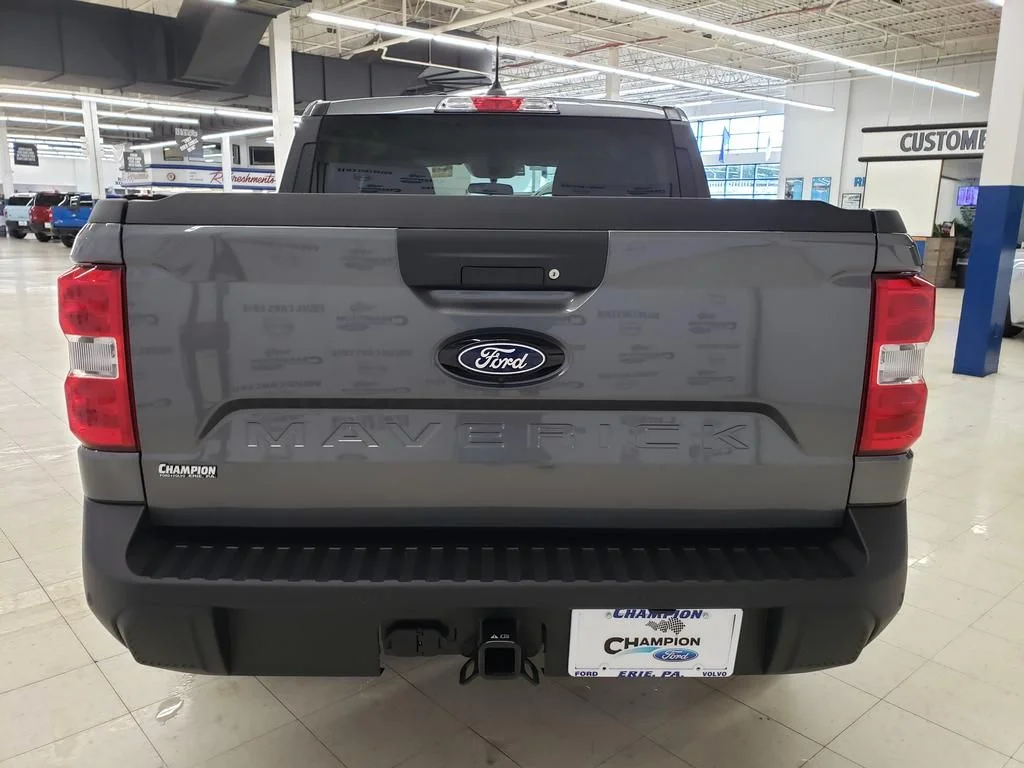 New 2025 Carbonized Gray Metallic Ford XLT image 7