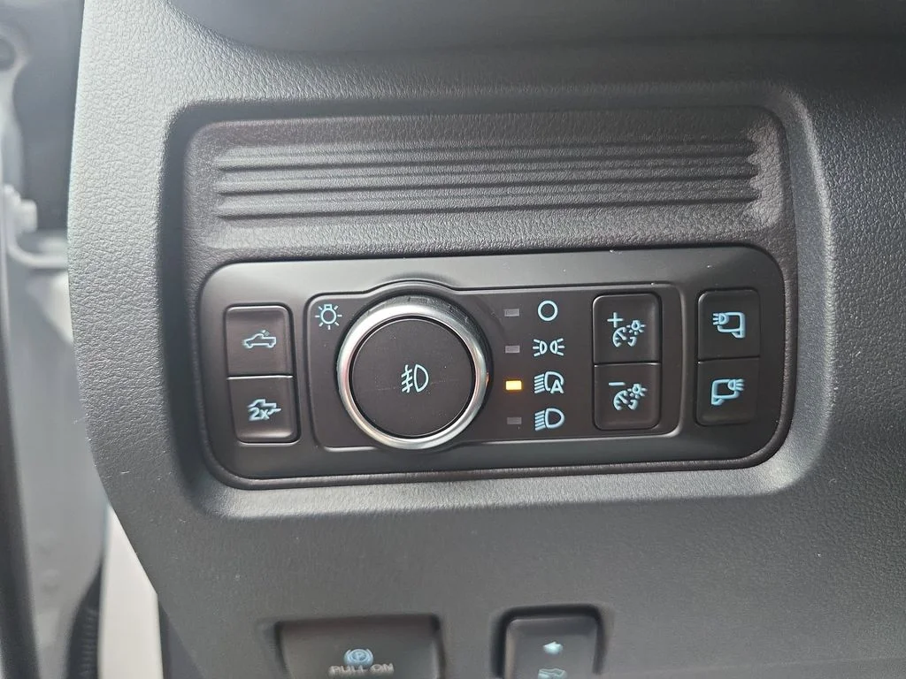 New 2026 Oxford White Ford F-350® Lariat® image 23