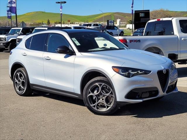 2025 Alfa Romeo Stelvio Base