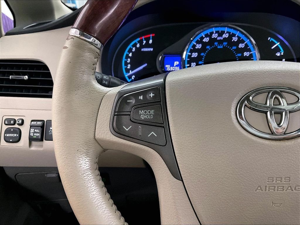 Used 2011 Green Toyota Limited image 22