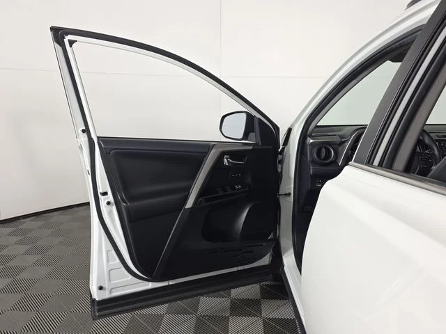 Used 2018 Blizzard Pearl Toyota Limited image 21