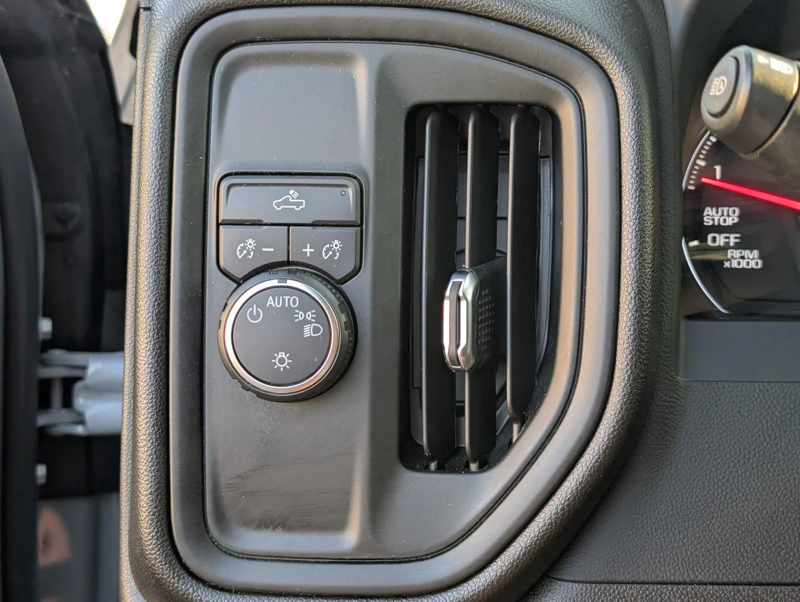 Used 2024 Slate Gray Metallic Chevrolet Custom image 27