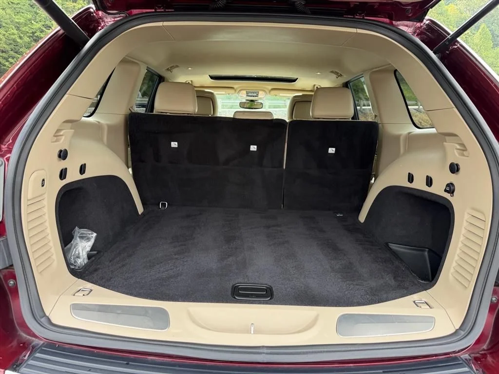 Used 2018 Red Jeep Limited image 30
