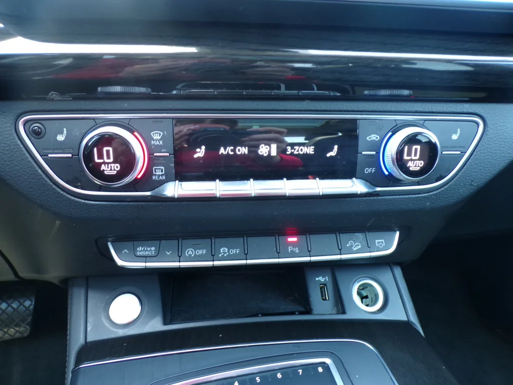 Used 2019 Brilliant Black Audi Premium Plus image 20