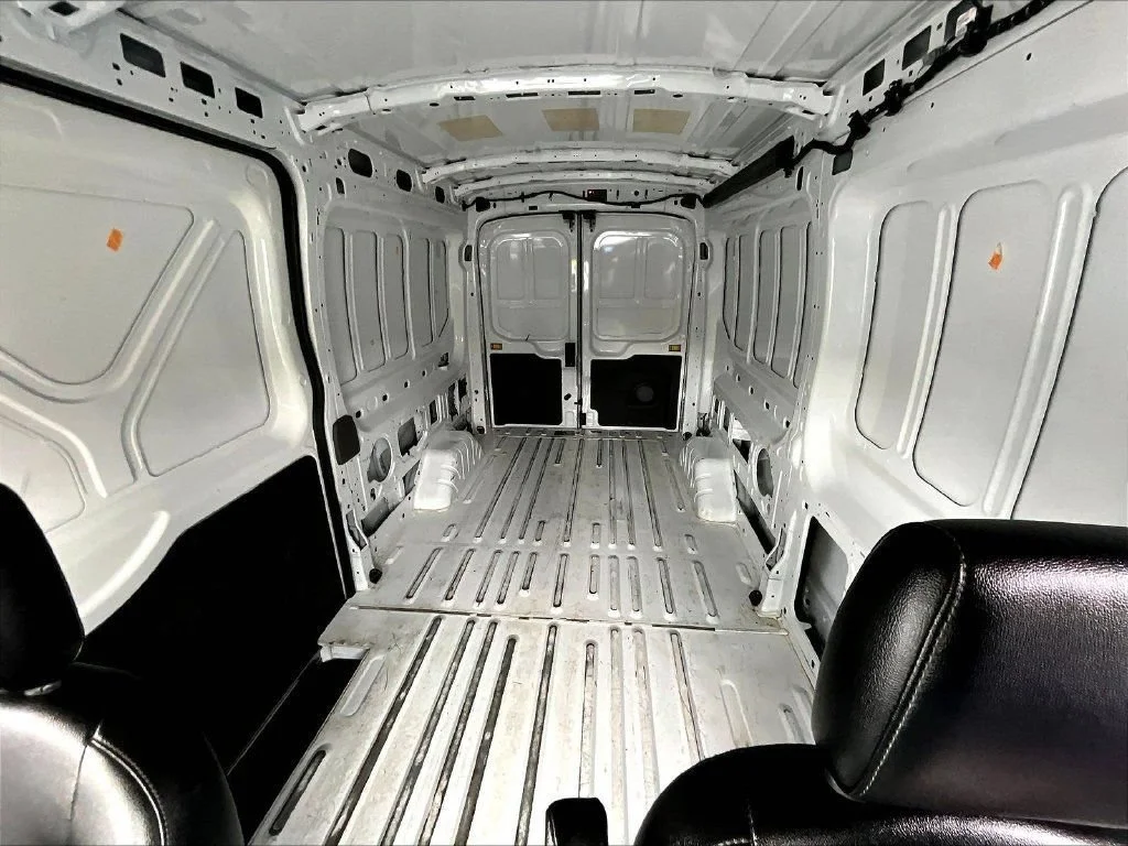 Used 2024 Oxford White Ford Base image 24