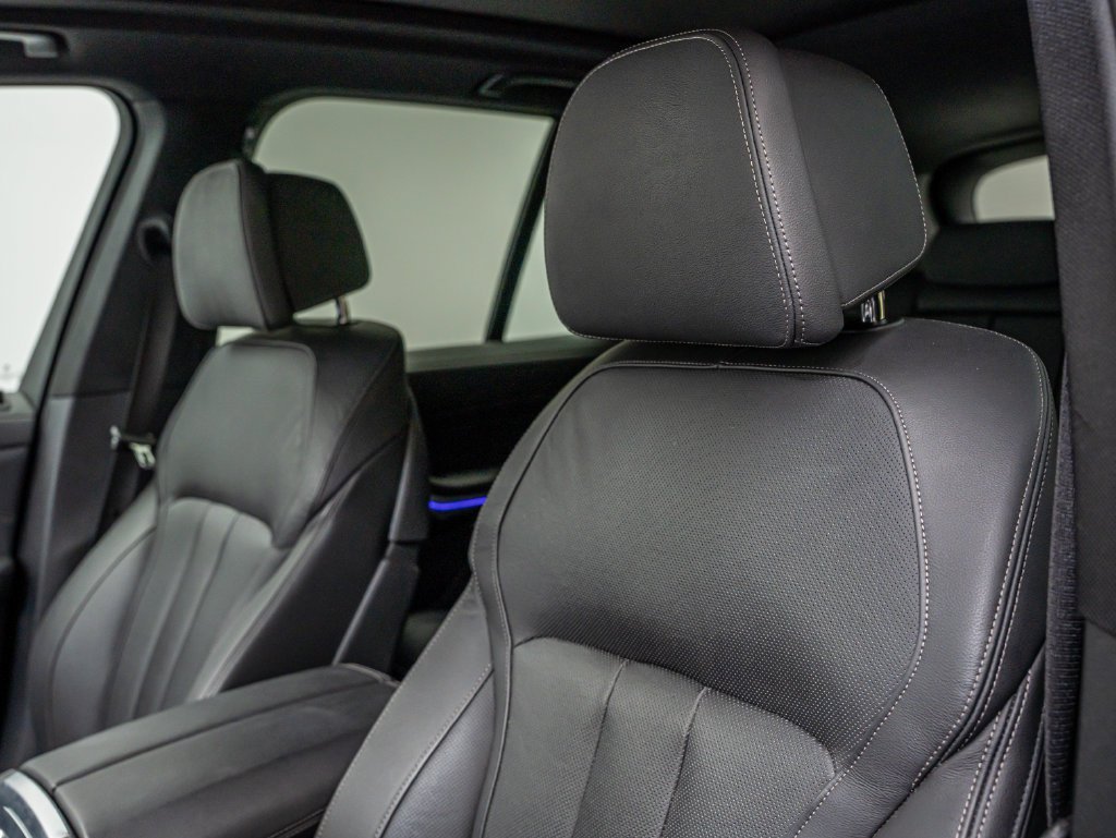 Used 2020 Black Sapphire Metallic BMW M50i image 25