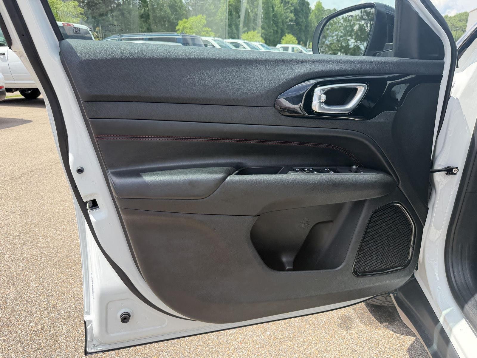 Used 2025 Bright White Clearcoat Jeep Trailhawk image 15