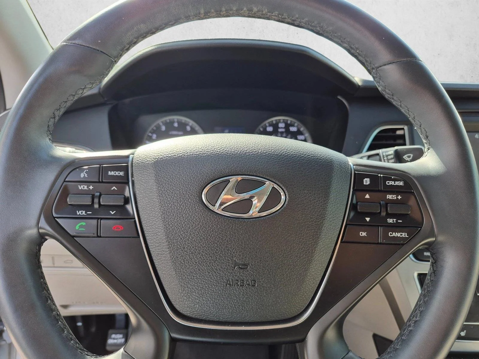 Used 2017 Shale Gray Metallic Hyundai Sport image 11