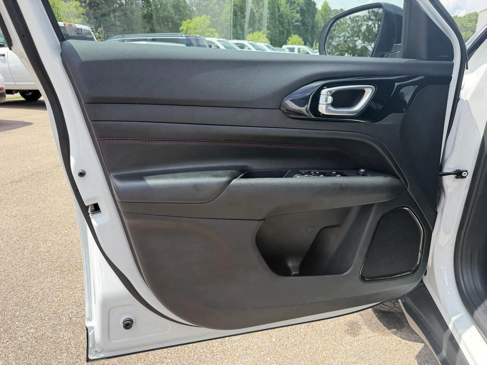 2025 Jeep Compass Trailhawk - Photo 15