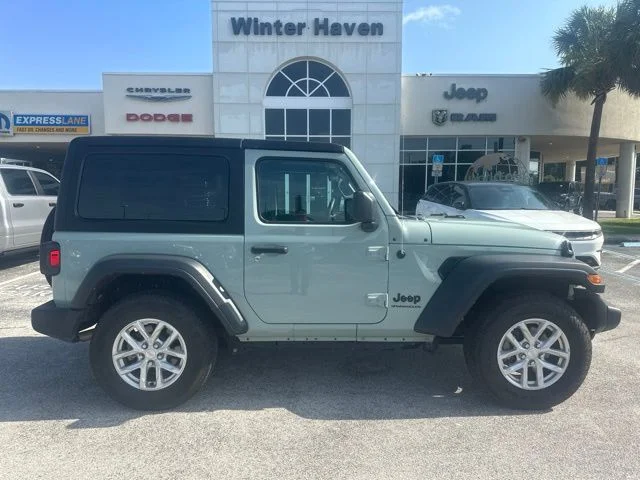 Used 2023 Gray Jeep Sport S image 6