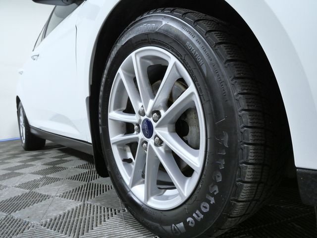 Used 2015 Ford Focus SE with VIN 1FADP3K2XFL270637 for sale in Apple Valley, MN