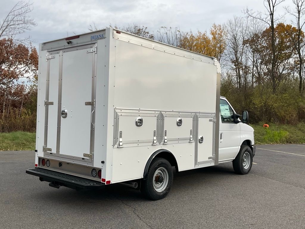 New 2026 Oxford White Ford E-350 SRW image 19