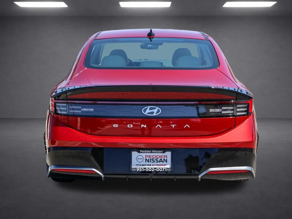 Used 2025 Red Hyundai SEL image 4