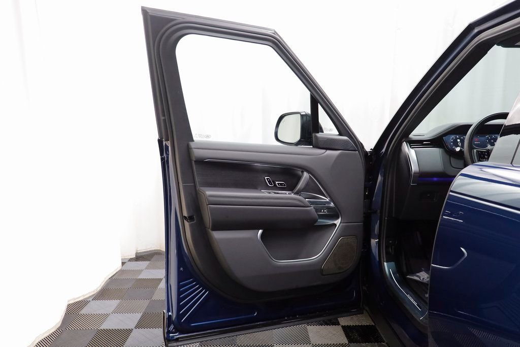 New 2026 Petrolix Blue LAND ROVER Autobiography image 5