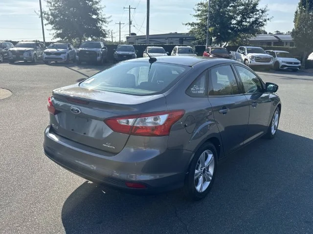 Used 2014 Gray Ford SE image 10