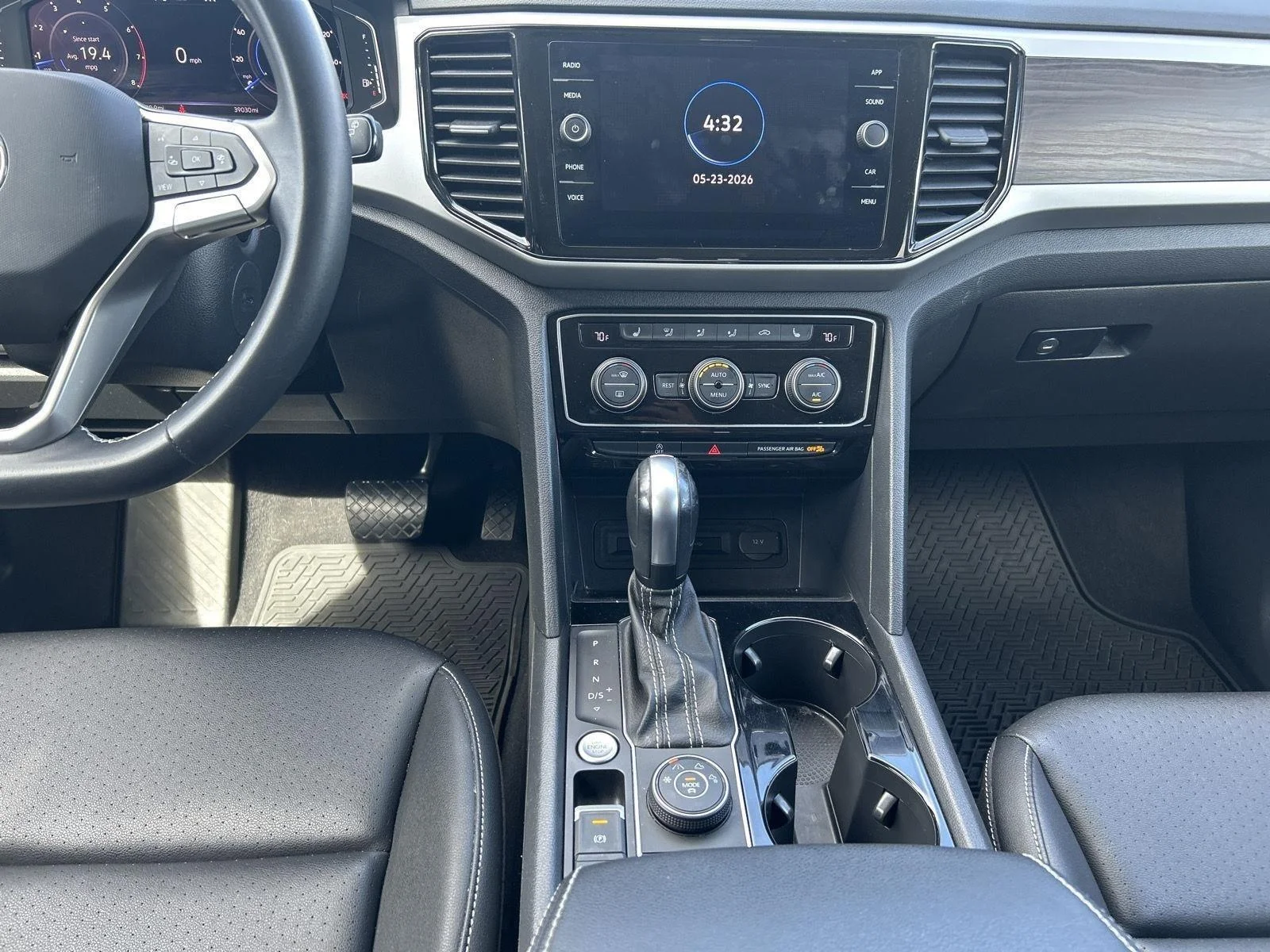 Used 2023 BLACK Volkswagen 2.0T SE w/Technology image 18