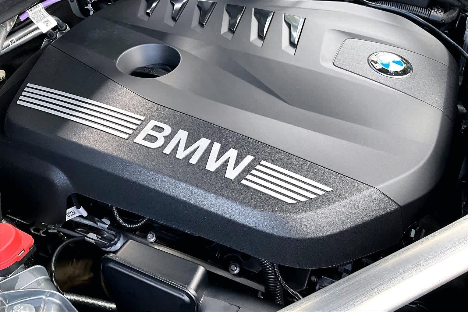 Used 2026 Skyscraper Grey Metallic BMW xDrive40i image 33