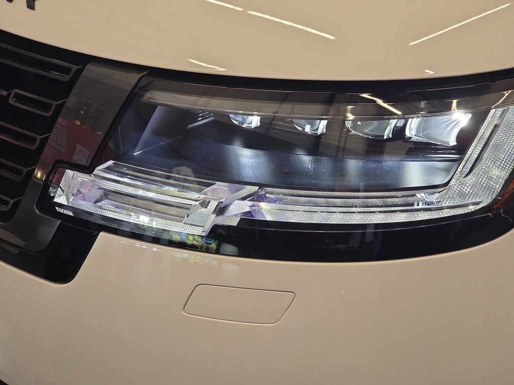 New 2026 Fuji White Land Rover SE image 21