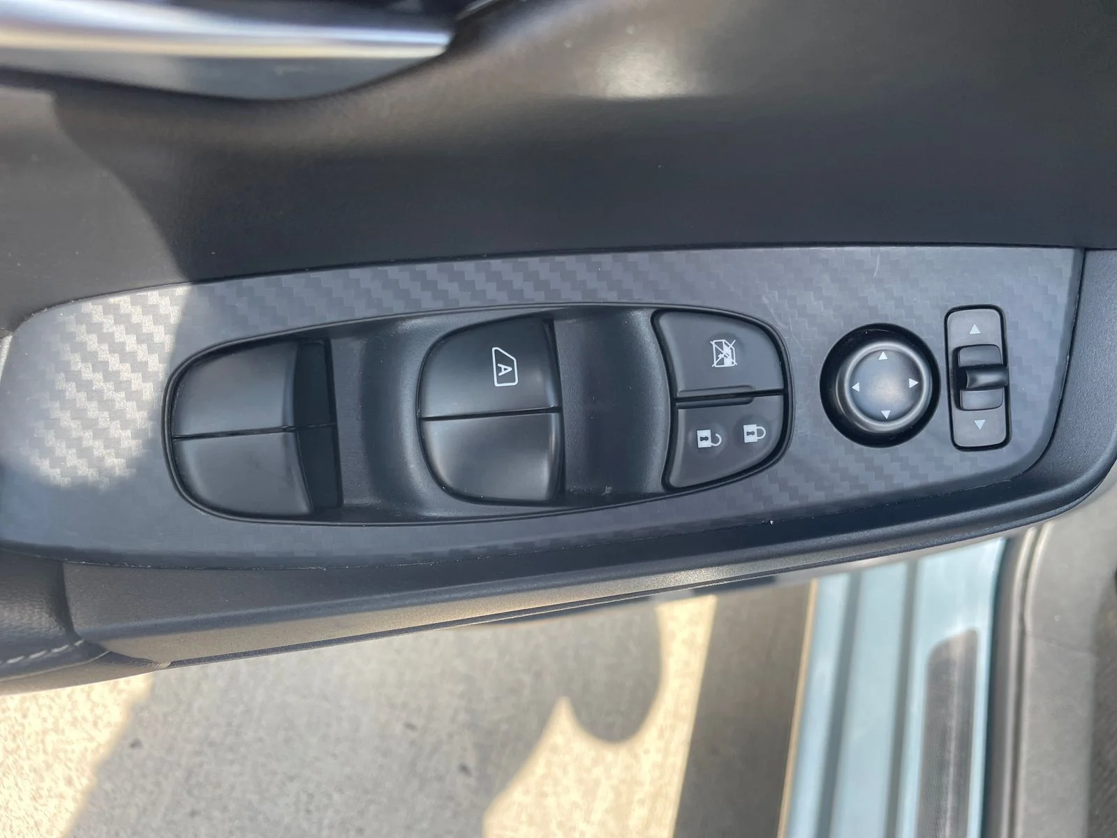 Used 2025 Gray Nissan SV image 22