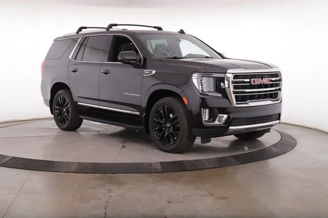 Used 2022 Black GMC SLT image 2