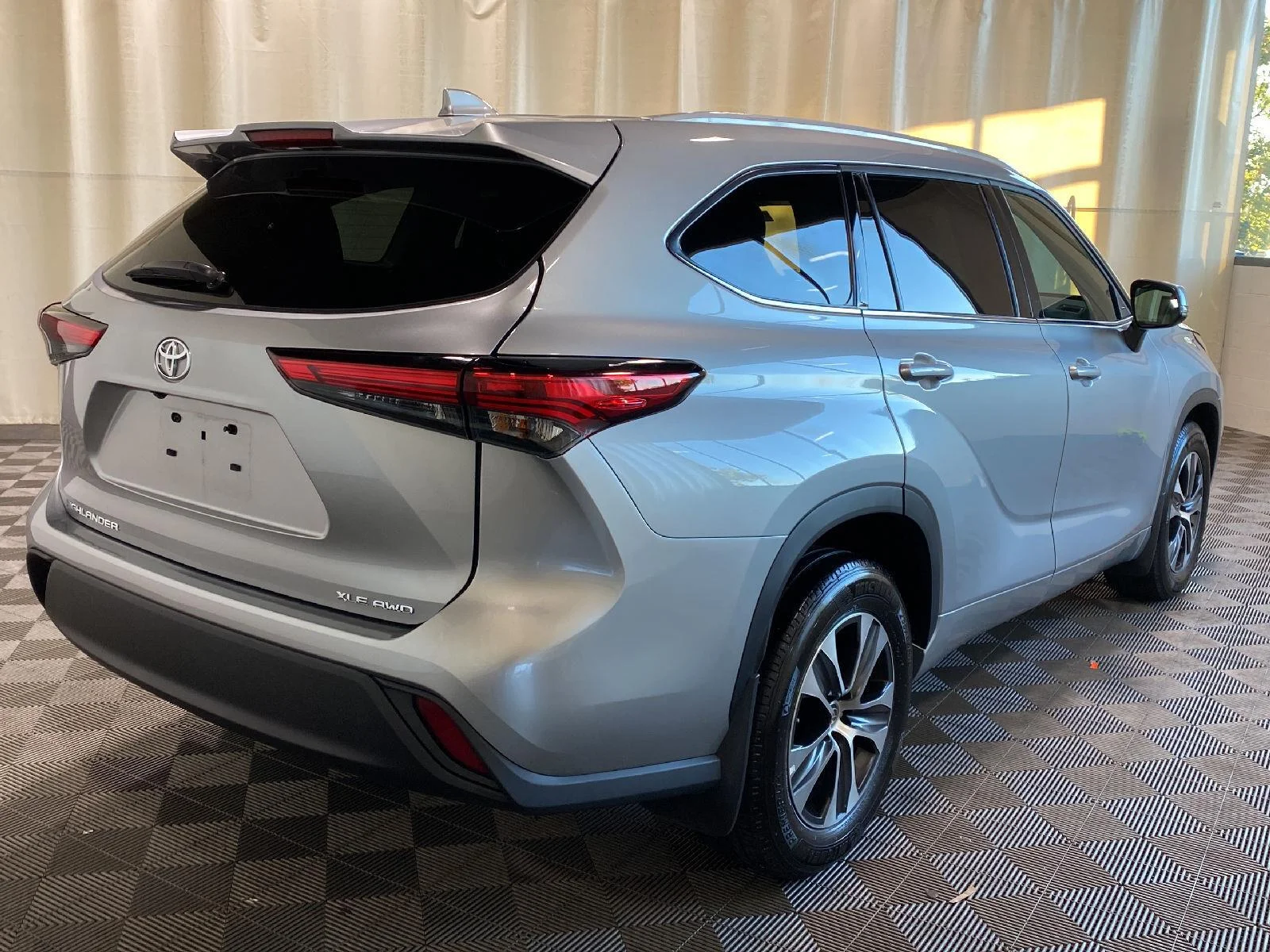 Used 2022 Celestial Silver Metallic Toyota XLE image 3