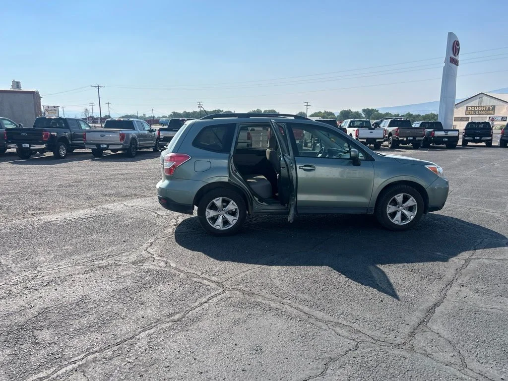 Used 2015 Green Subaru 2.5i Premium image 12