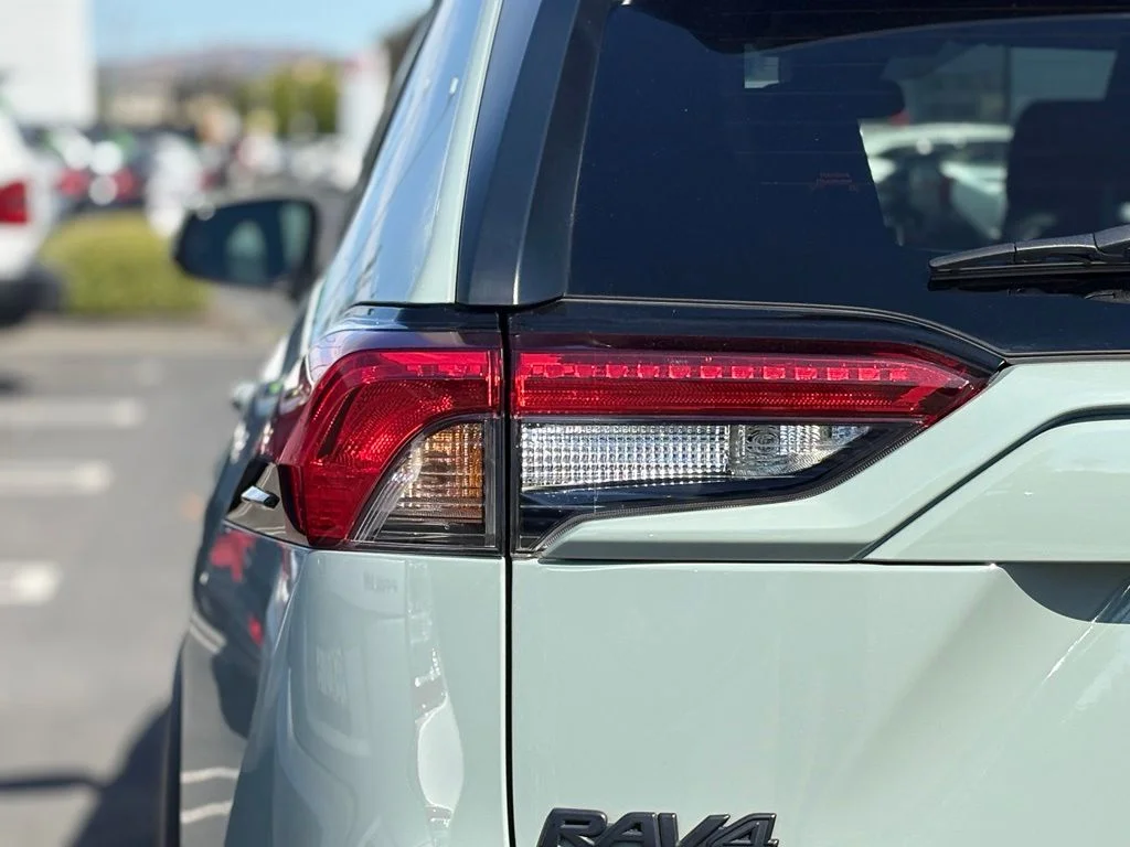 Used 2023  Toyota XLE image 18