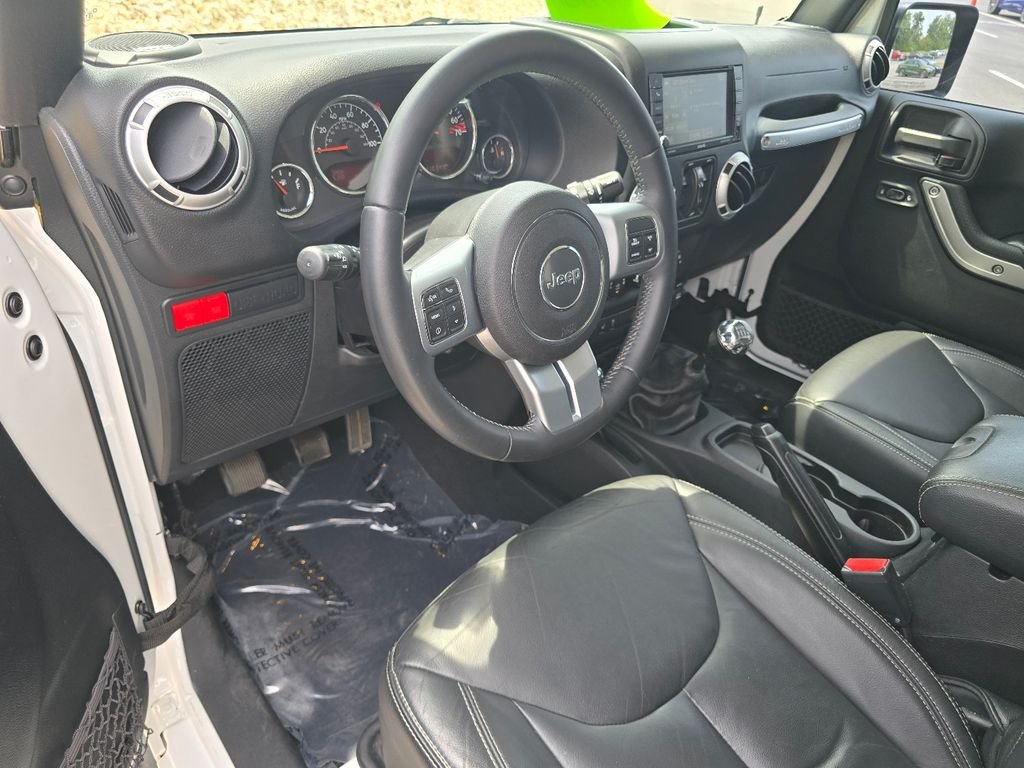 Used 2016 White Jeep Unlimited Rubicon image 33