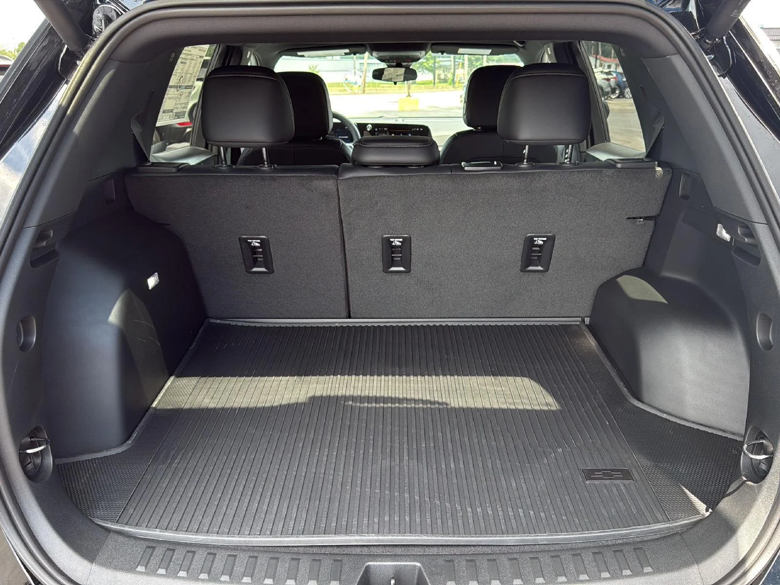 2027 Chevrolet Equinox LT - Photo 24