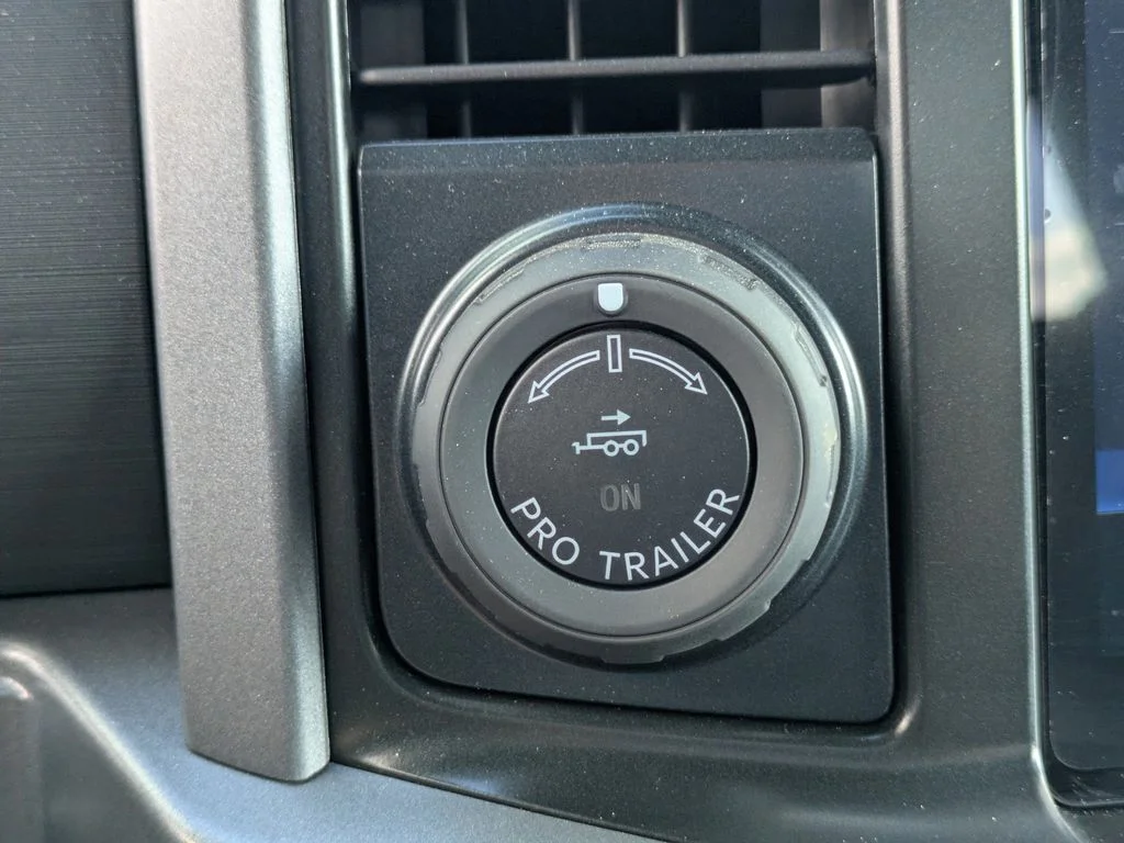 New 2026 Agate Black Metallic Ford XLT image 25