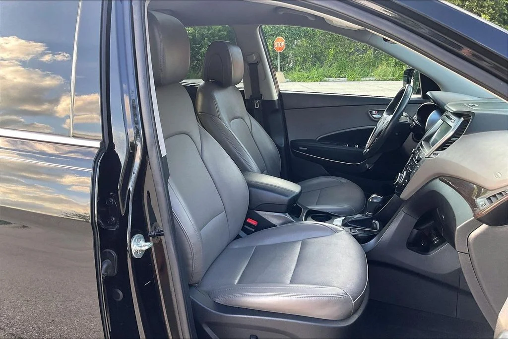 Used 2017 Black Hyundai 2.4 Base image 6