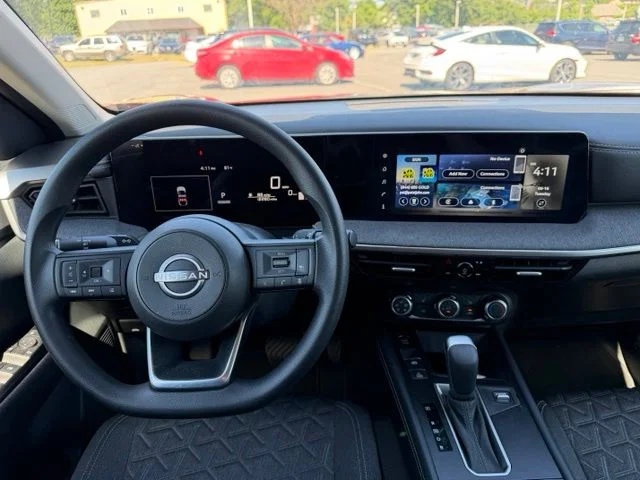 Used 2025 Scarlet Nissan SV image 16