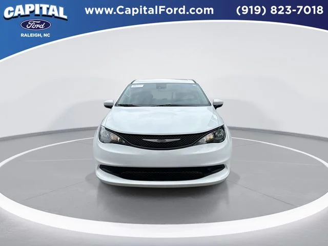 Used 2023 White Chrysler LX image 3